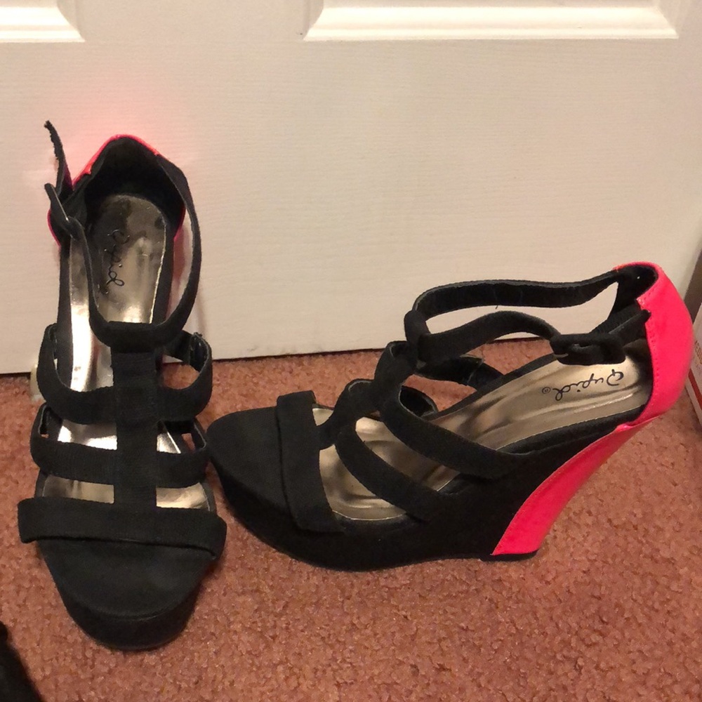 Qupid🥳HP🥳Black and Hot Pink Women's Wedge Sandals